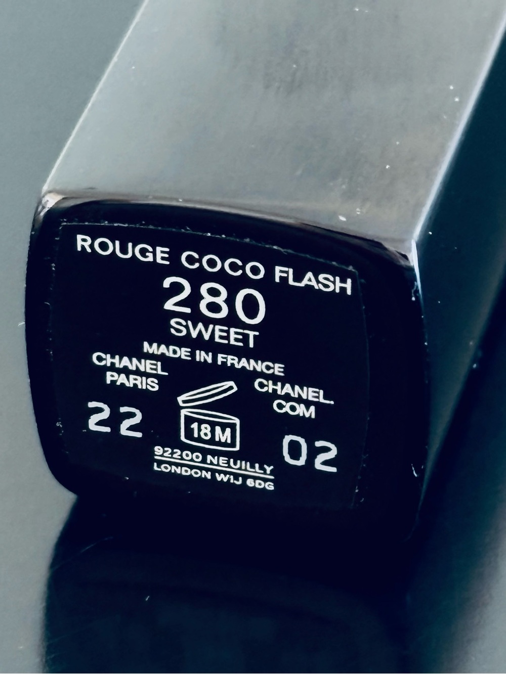 Chanel Rouge Coco Flash Hydrating Vibrant Shine Lip Colour in 280 Sweet - Picture 8 of 8
